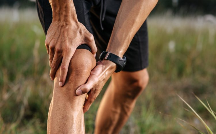  Knee Pain Treatment During Monsoon: Causes and Prevention 